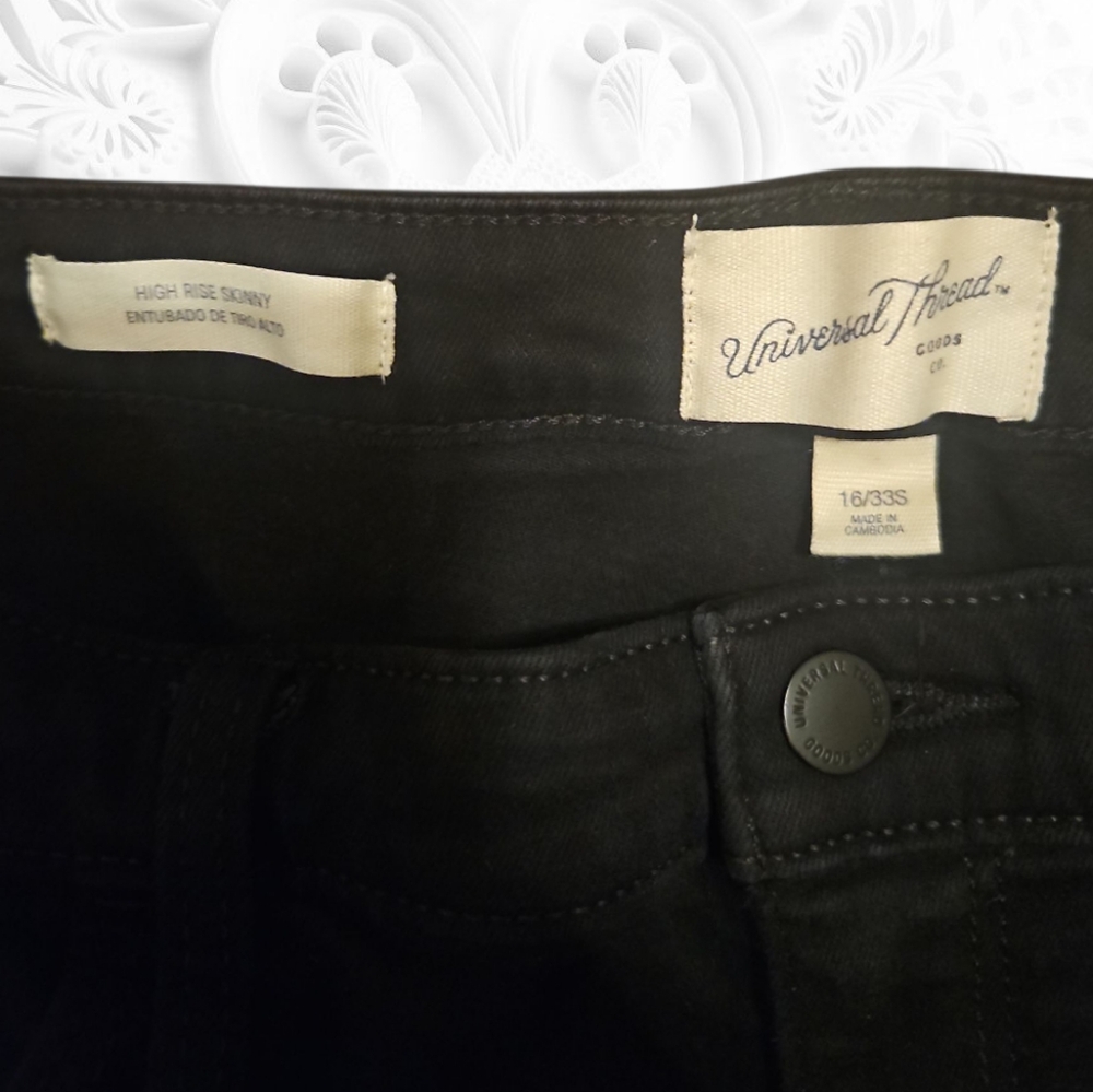 Universal Thread Women's Black Hi-Rise Skinny Jeans - Picture 3 of 6